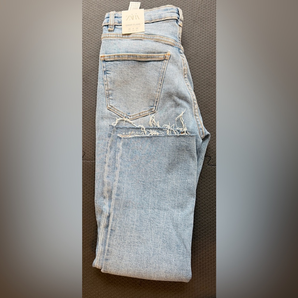 NWT ZARA MID-RISE CROP FLARE DENIM SIZE 4